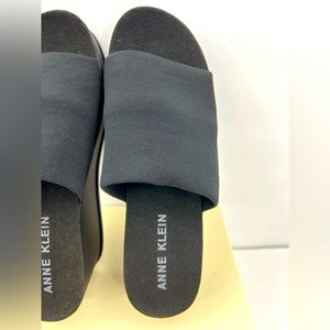 ANNE KLEIN, AKVENTI BLACK STRECH PLATFORM ELASTIC TOP W/SUPER CUSHION SOLE,8.5M